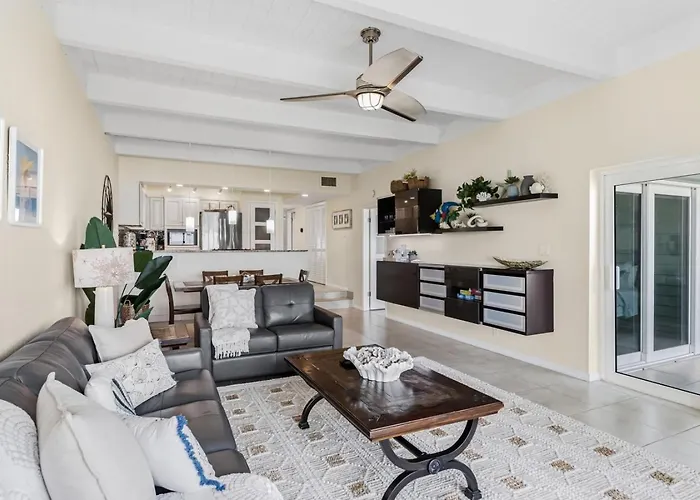 2br - Condo, Two Balconies, Minutes To * Clearwater Beach