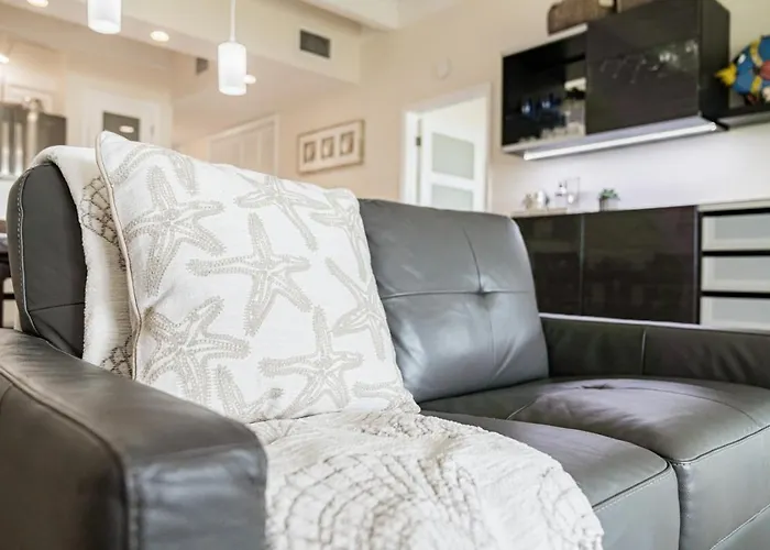 2br - Condo, Two Balconies, Minutes To *