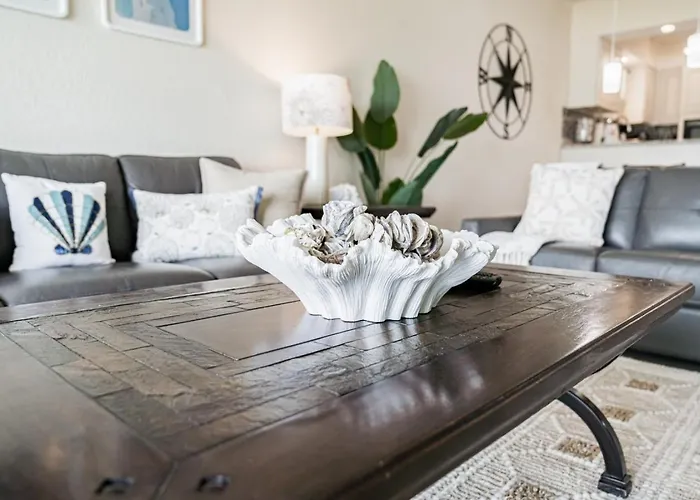 2br - Condo, Two Balconies, Minutes To Apartamento *
