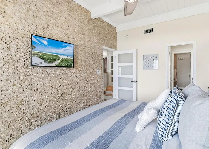 2br - Condo, Two Balconies, Minutes To Apartamento *