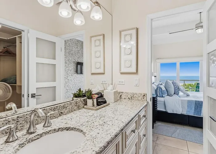 2br - Condo, Two Balconies, Minutes To Apartamento
