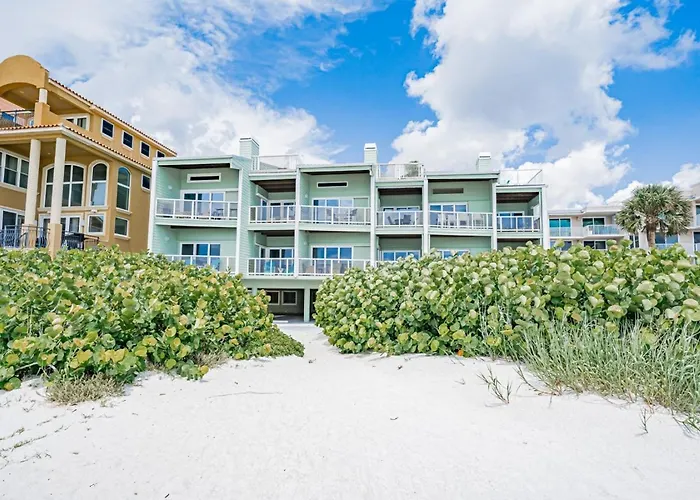 2br - Condo, Two Balconies, Minutes To Clearwater Beach