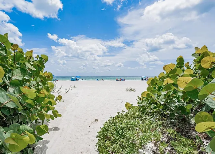 2br - Condo, Two Balconies, Minutes To