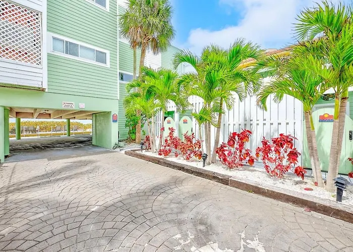 2br - Condo, Two Balconies, Minutes To *